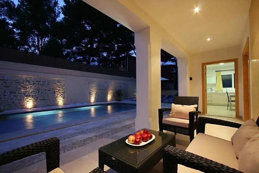 Modern Villa 300M From Crystal Clear Coves By Renthousing Cala de Sant Vicenc 0*,  Spagna