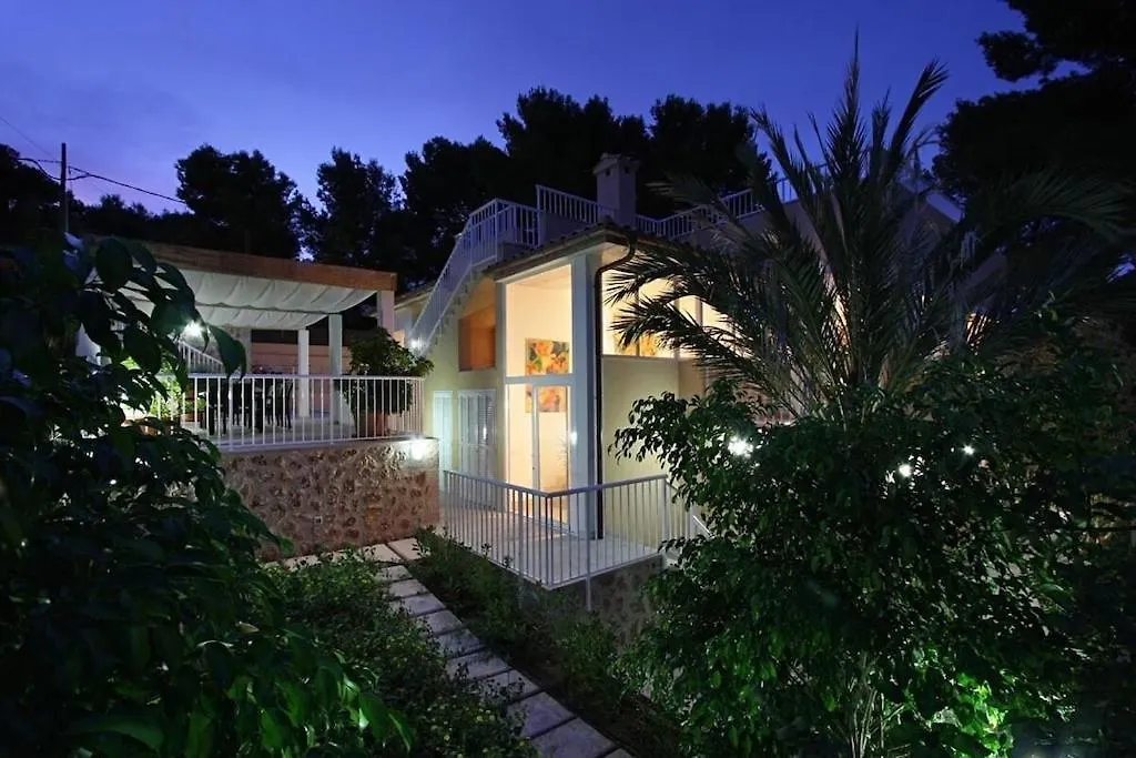 Modern Villa 300M From Crystal Clear Coves By Renthousing Cala de Sant Vicenc