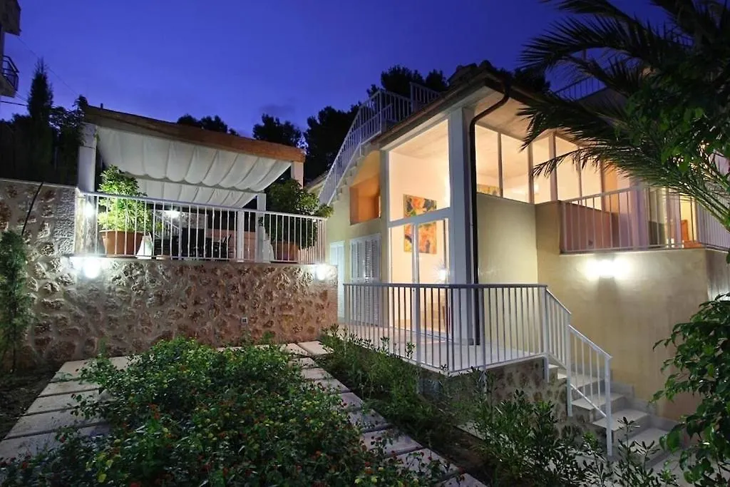 Modern Villa 300M From Crystal Clear Coves By Renthousing Cala de Sant Vicenc